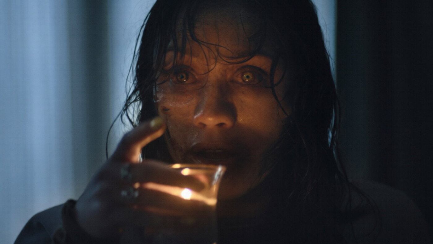 Stillbild 4 ur EVIL DEAD BURN